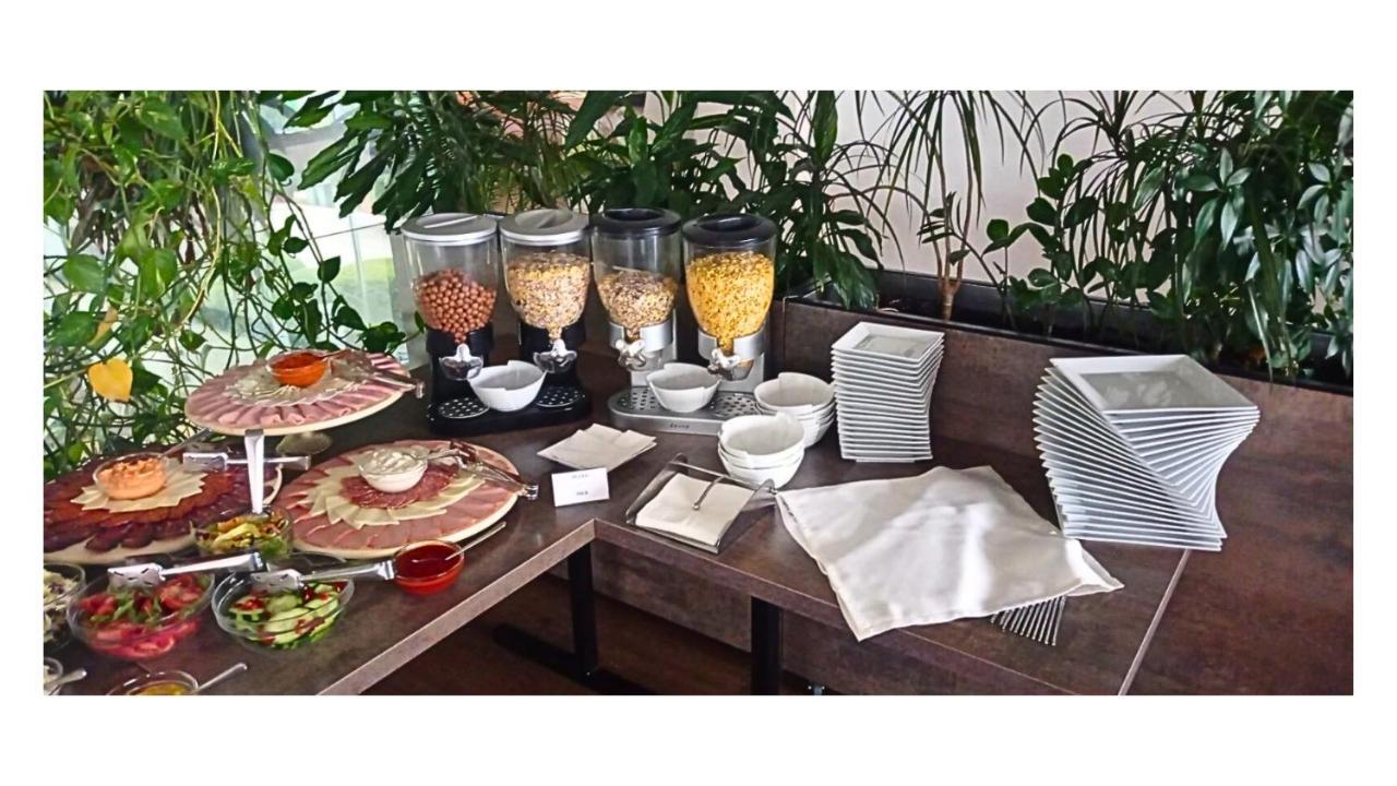 Hotel Crystal Light Nis Luaran gambar
