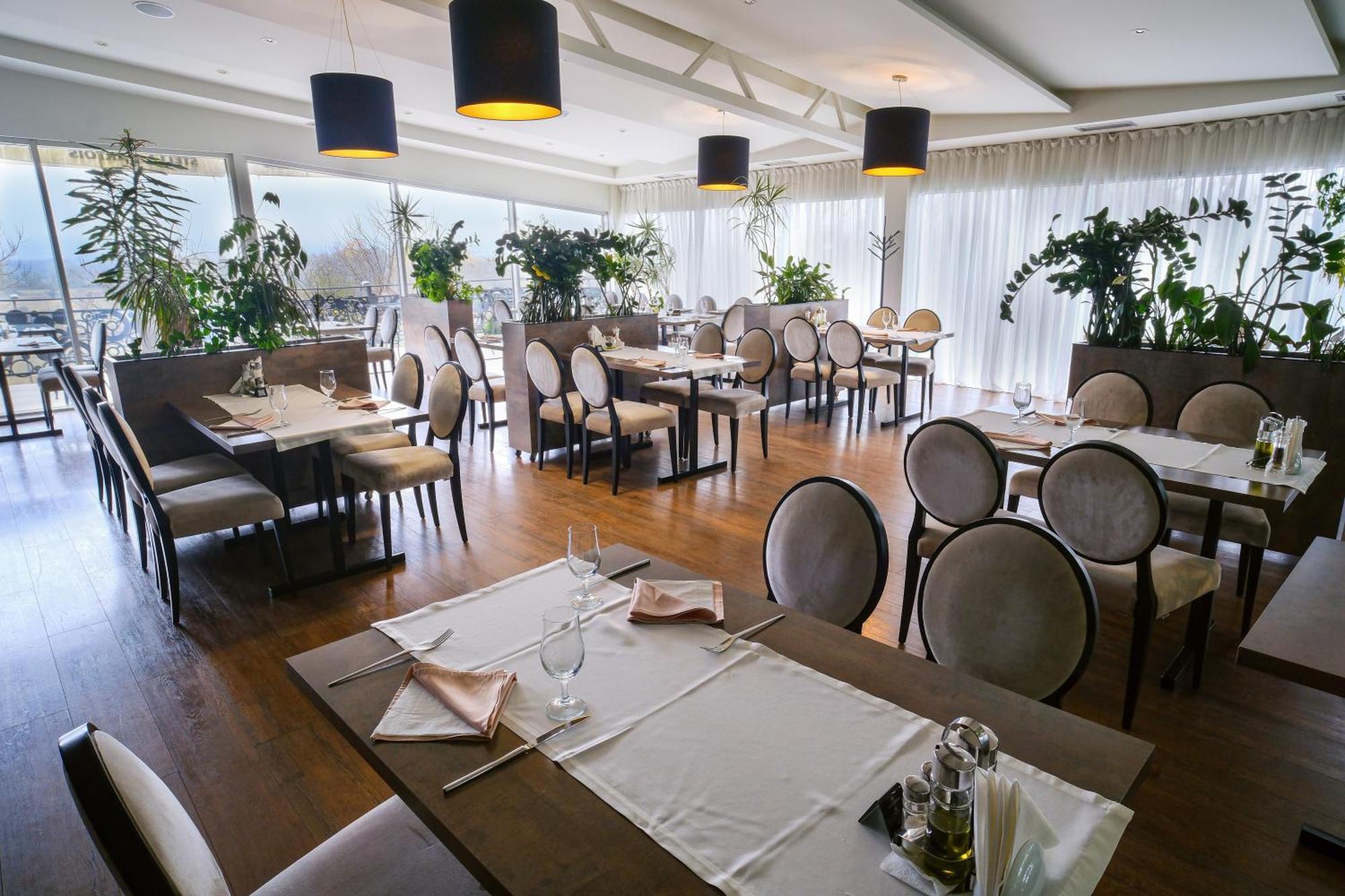 Hotel Crystal Light Nis Luaran gambar